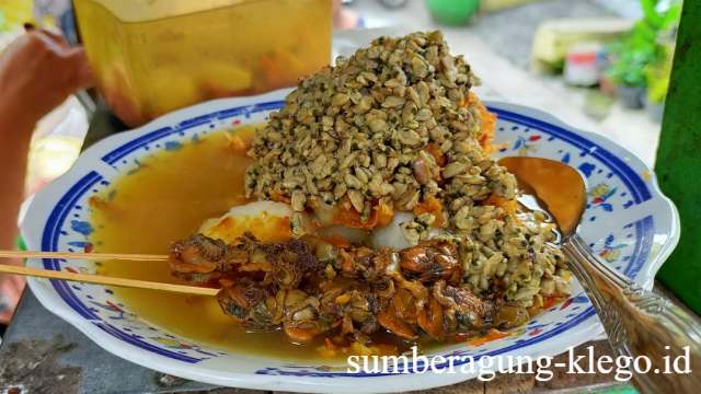 Menyelami Keunikan Lontong Kupang